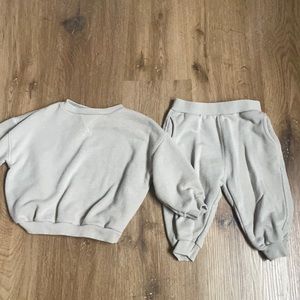 Zara toddler size 12-18 months .Gently used. Price is firm!